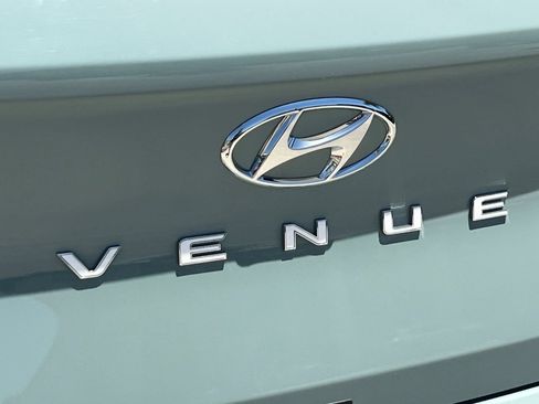 Used 2025 Hyundai Venue SEL FWD image 38