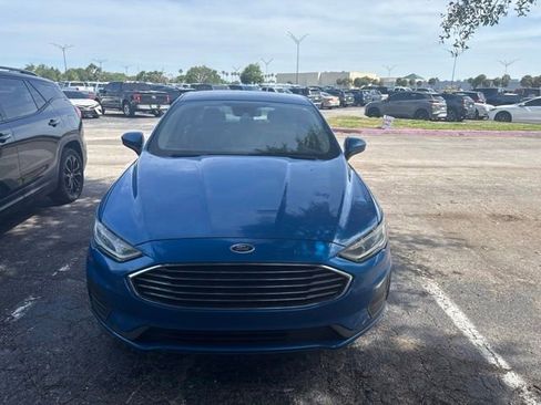 Used 2019 Ford Fusion SE FWD image 2