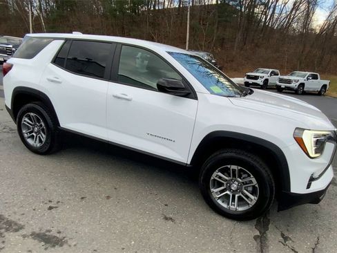 Used 2025 GMC Terrain Elevation image 2