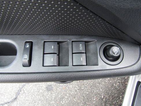 Used 2009 Ford Fusion SEL image 17