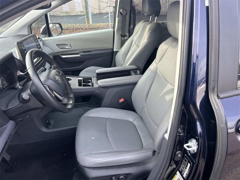 Certified 2024 Toyota Sienna XLE image 14