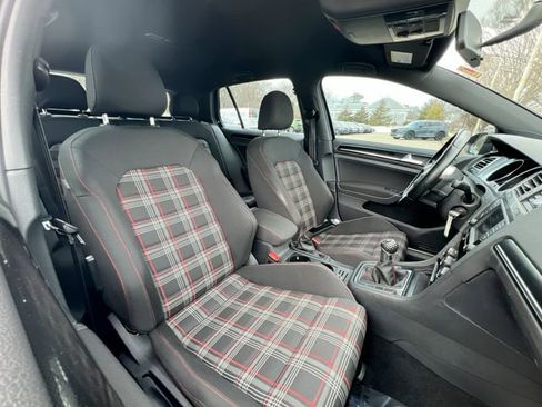 Used 2017 Volkswagen Golf S image 23