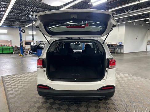 Used 2017 Kia Sorento FWD image 11