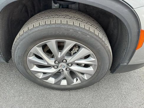 Used 2025 Buick Enclave Preferred AWD/4WD image 21