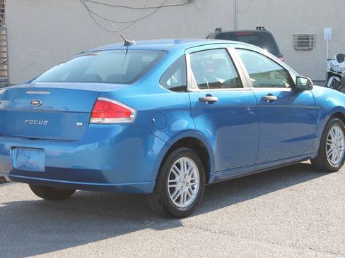 Used 2010 Ford Focus SE FWD image 8