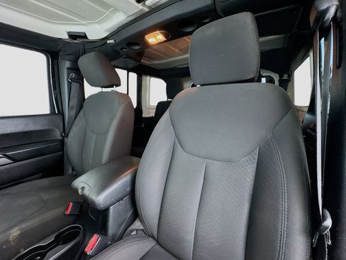 Used 2018 Jeep Wrangler Unlimited Sport S image 12