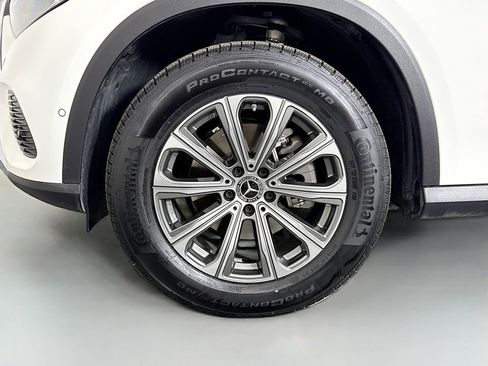 Used 2025 Mercedes-Benz GLC 300 4MATIC image 32