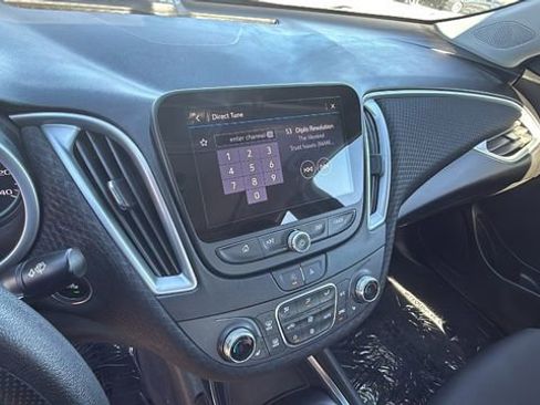 Used 2024 Chevrolet Malibu LT image 15