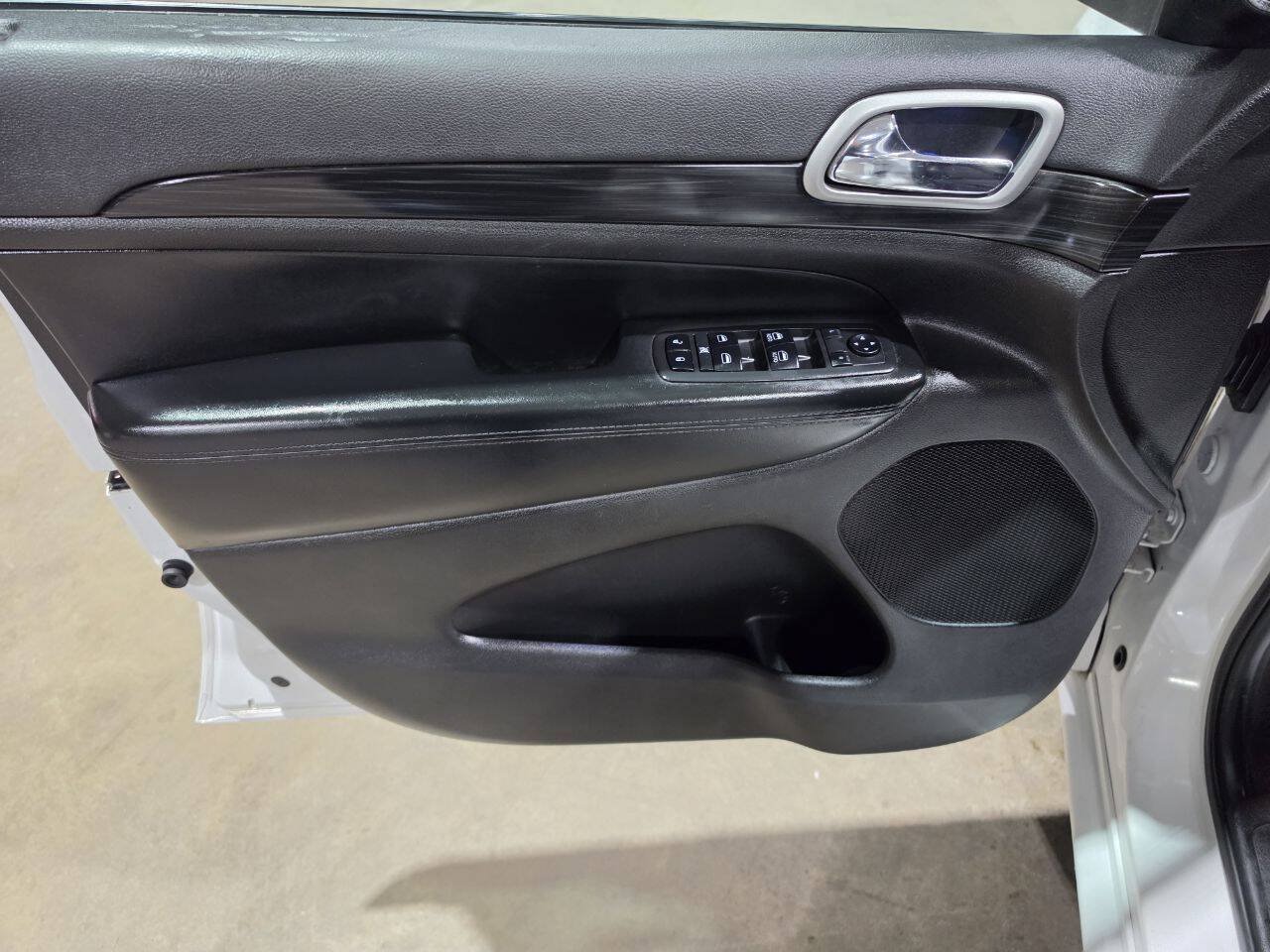 Used 2019 Jeep Grand Cherokee Altitude AWD/4WD image 25