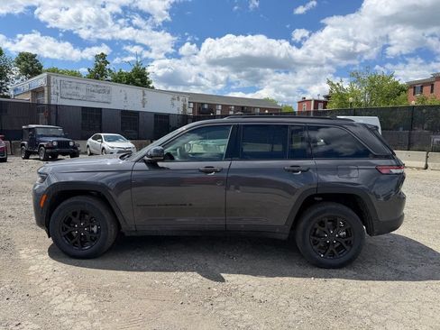 New 2026 Jeep Grand Cherokee Altitude AWD/4WD image 2
