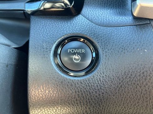 Used 2025 Toyota Camry SE image 17