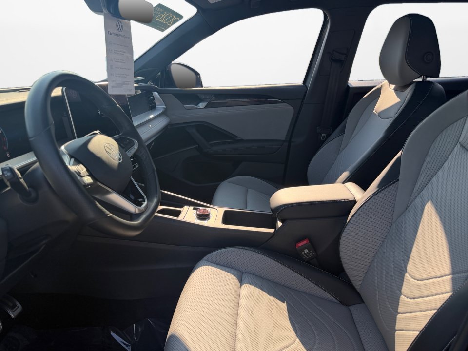 Certified 2026 Volkswagen Tiguan SE R-Line FWD image 9