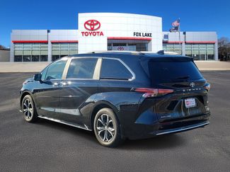 Used 2025 Toyota Sienna Platinum video 3