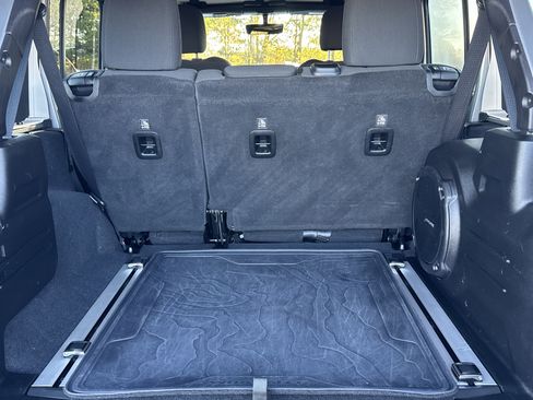 Used 2018 Jeep Wrangler Unlimited Rubicon image 18