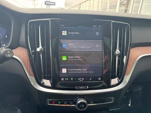 Used 2025 Volvo V60 B5 Cross Country Plus image 17