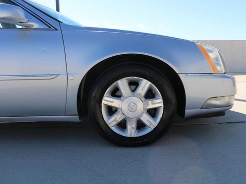 Used 2006 Cadillac DTS Performance image 35