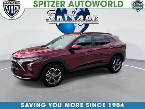 Used 2025 Chevrolet Trax LT FWD image 4