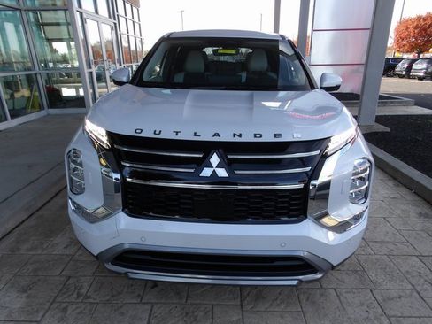 New 2025 Mitsubishi Outlander SE image 2