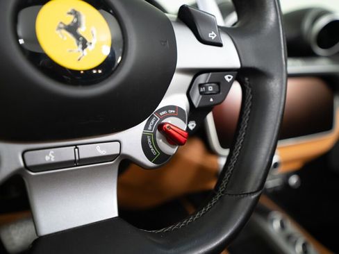 Used 2019 Ferrari Portofino RWD image 36
