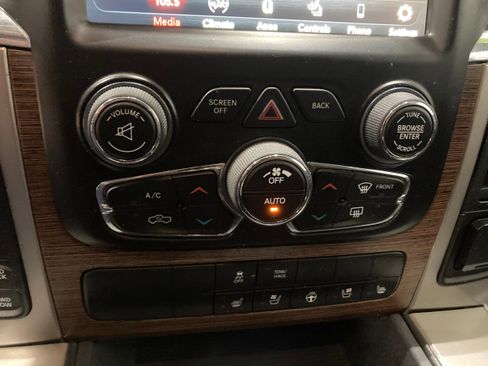 Used 2018 RAM 1500 Laramie w/ Convenience Group image 31