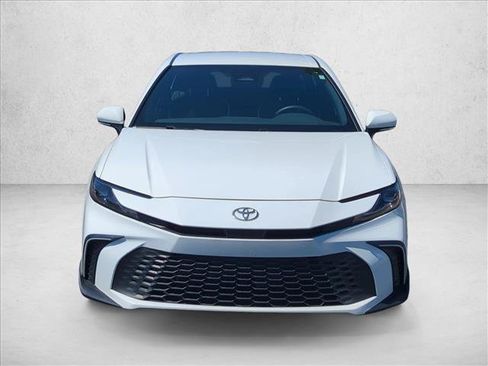 Used 2025 Toyota Camry SE w/ Convenience Package FWD image 2