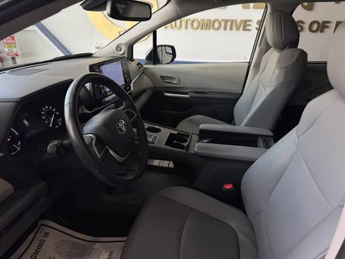 Used 2024 Toyota Sienna XLE w/ XLE Plus Package FWD image 23