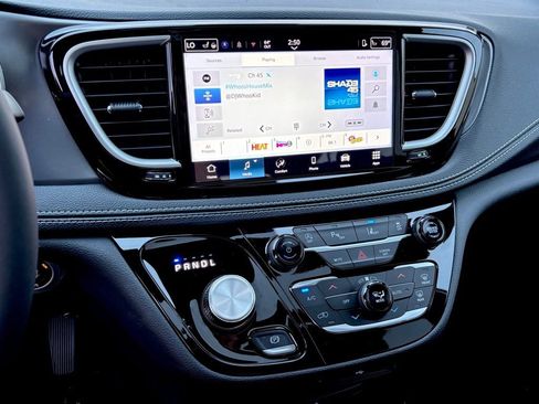 New 2026 Chrysler Pacifica Select image 15