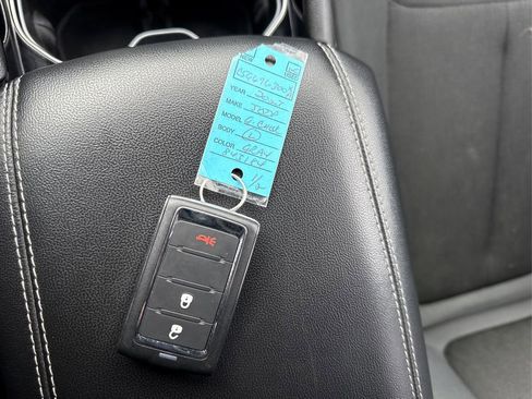 Used 2023 Jeep Grand Cherokee L Laredo image 36