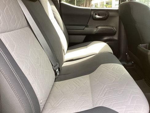 Used 2022 Toyota Tacoma TRD Off-Road w/ Technology Package AWD/4WD image 5