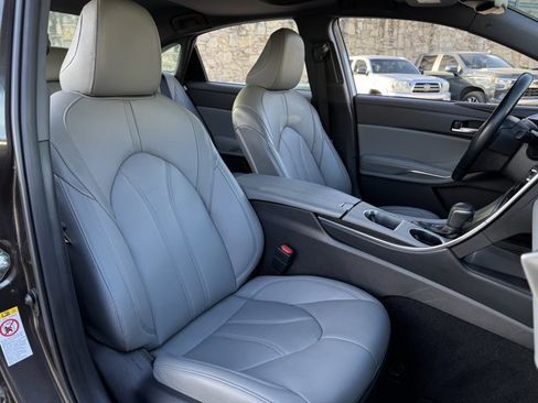 Used 2019 Toyota Avalon XLE image 31