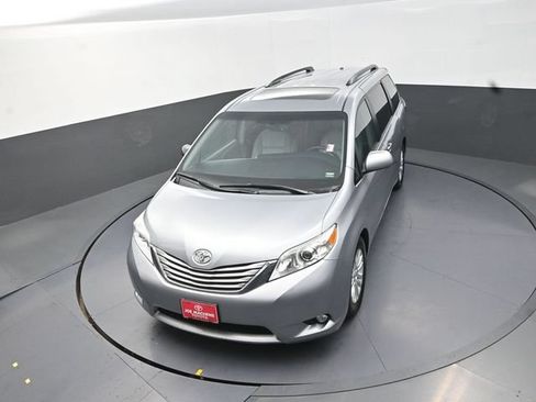 Used 2016 Toyota Sienna XLE FWD image 24