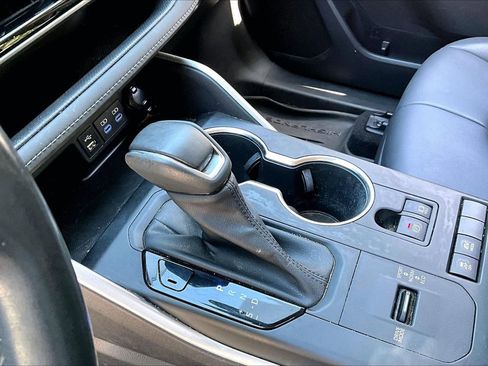 Used 2022 Toyota Highlander XLE image 15