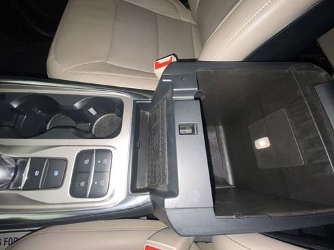 Used 2020 Ford Explorer Limited image 18