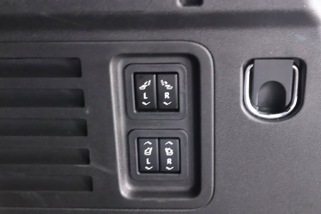 Used 2024 Chevrolet Traverse RS AWD/4WD image 32