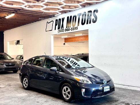 Used 2013 Toyota Prius Two FWD image 1