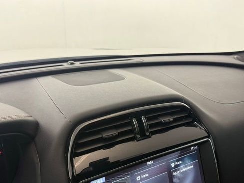 Used 2020 Jaguar F-PACE SVR image 32