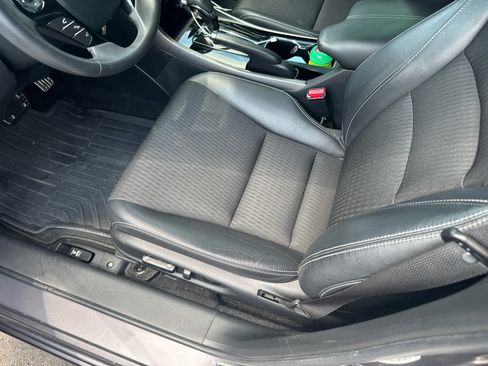 Used 2017 Honda Accord Sport image 8