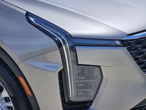 Used 2024 Cadillac XT4 Luxury w/ Cold Weather Package FWD image 26
