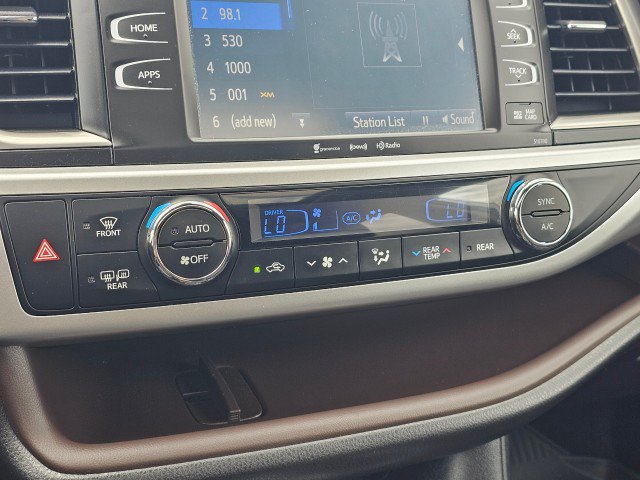 Used 2019 Toyota Highlander XLE AWD/4WD image 38