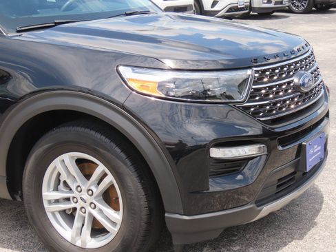 Certified 2023 Ford Explorer XLT w/ Equipment Group 202A RWD image 5