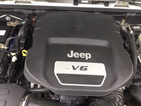 Used 2017 Jeep Wrangler Unlimited Sport AWD/4WD image 34