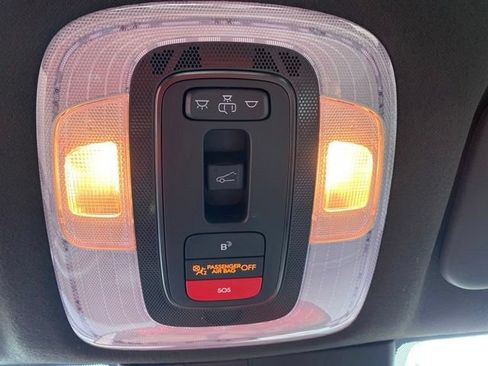 Used 2025 Hyundai Elantra Limited FWD image 17