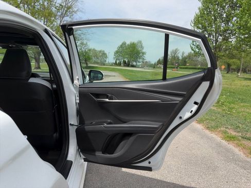 Used 2025 Toyota Camry SE w/ Convenience Package image 30