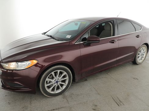 Used 2017 Ford Fusion SE w/ Fusion SE Technology Package image 9
