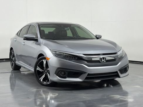Used 2017 Honda Civic Touring image 2
