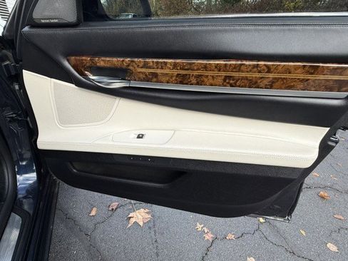 Used 2014 BMW 750Li image 32