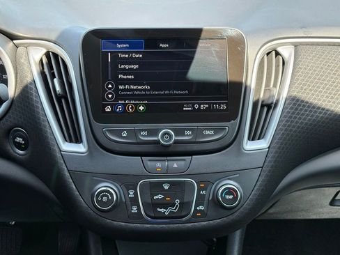 Used 2025 Chevrolet Malibu RS FWD image 17