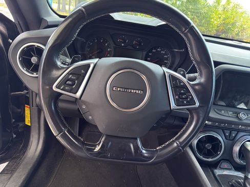 Used 2020 Chevrolet Camaro LT w/ Technology Package image 9