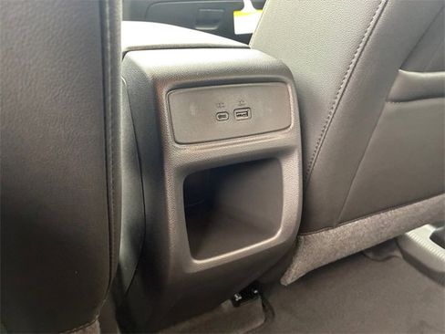 New 2026 Chevrolet Trax RS w/ Sunroof Package image 18