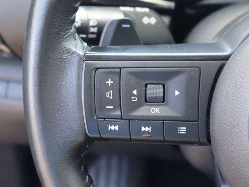 Used 2024 Nissan Pathfinder SV FWD image 13